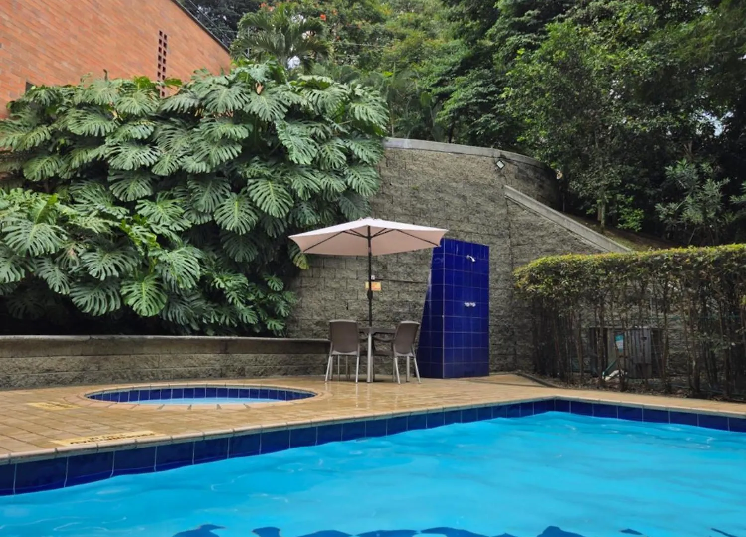 Luxory Apt Provenza 메딜린 아파트
