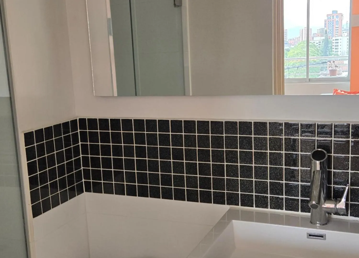 Luxory Apt Provenza 메딜린 아파트